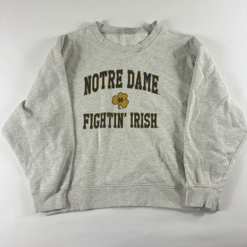 Chicka-d Notre Dame Fighting Irish Sweatshirt Women's Large Crewneck‎ Light Gray